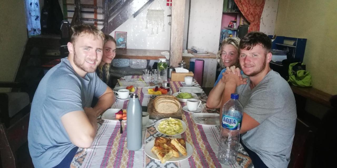 Smiley'S Homestay Berastagi Extérieur photo