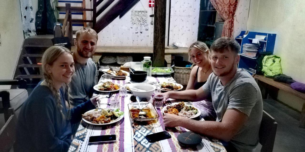 Smiley'S Homestay Berastagi Extérieur photo