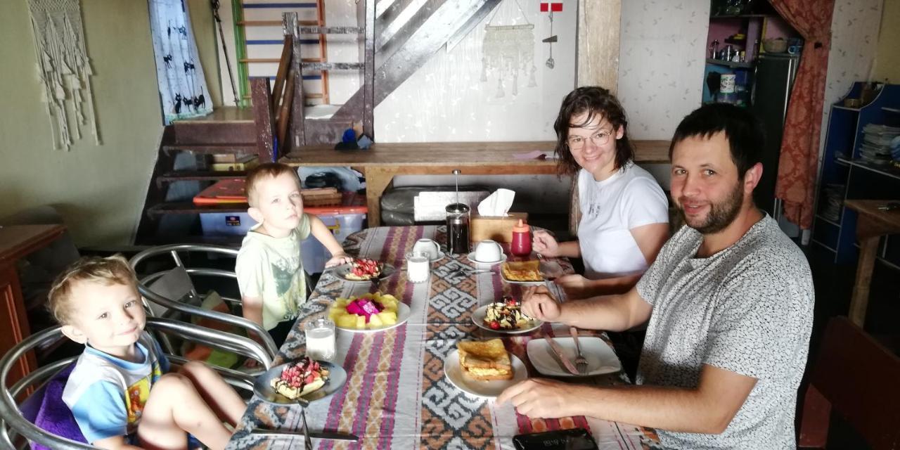 Smiley'S Homestay Berastagi Extérieur photo