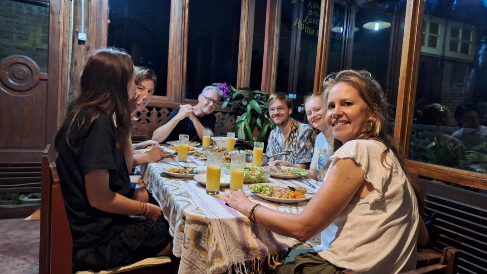 Smiley'S Homestay Berastagi Extérieur photo