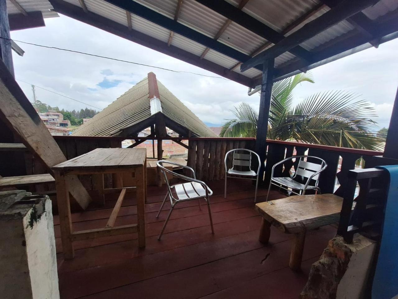 Smiley'S Homestay Berastagi Extérieur photo