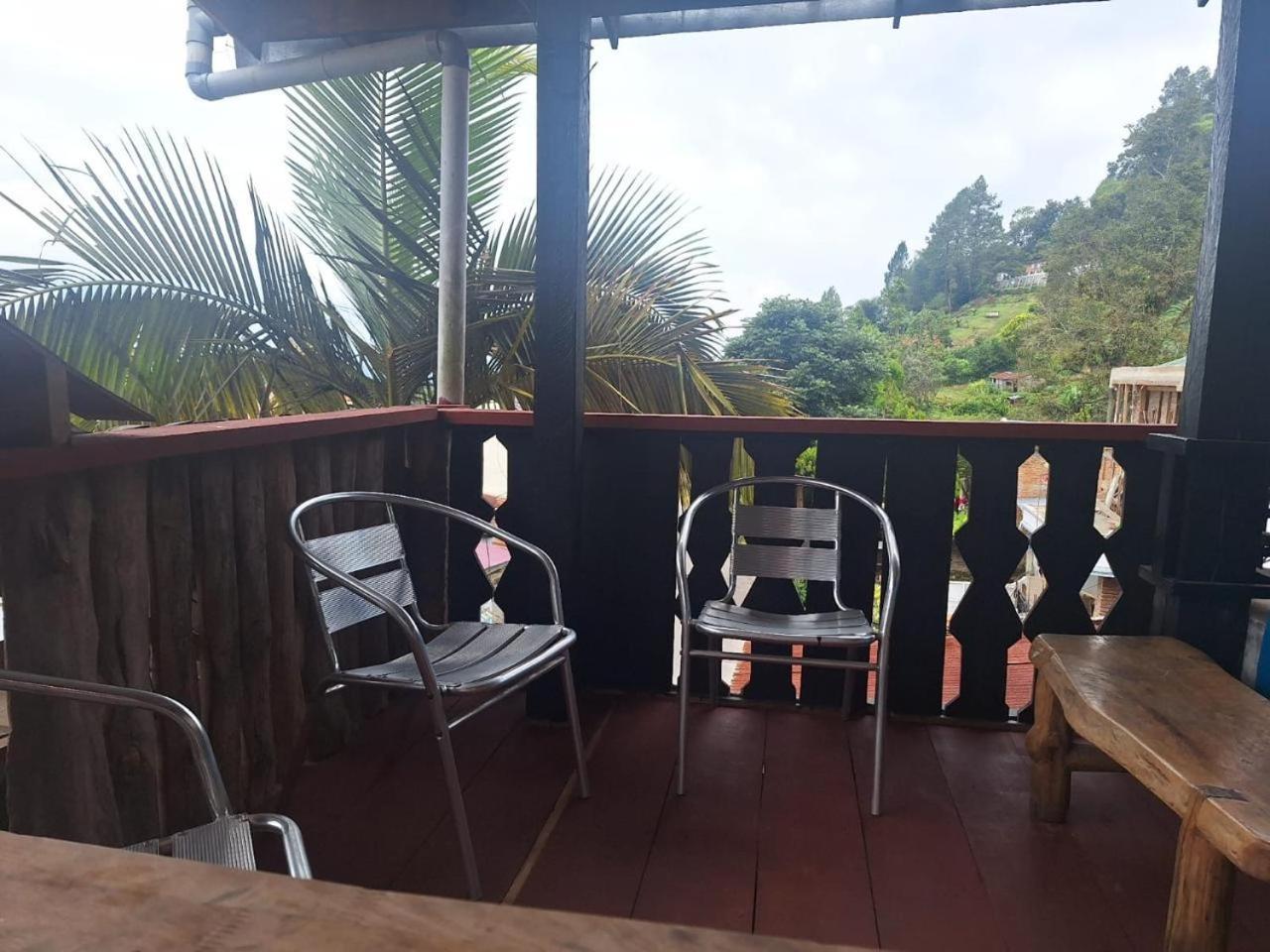 Smiley'S Homestay Berastagi Extérieur photo