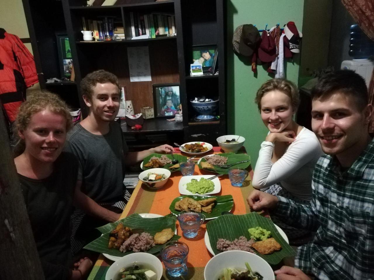 Smiley'S Homestay Berastagi Extérieur photo